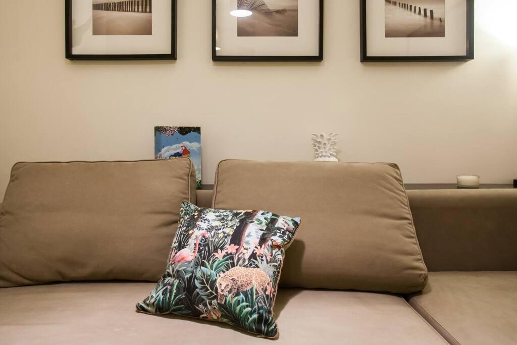 Apartament Traveler'S Dream In Historic Acropolis Downtown Ateny Zewnętrze zdjęcie