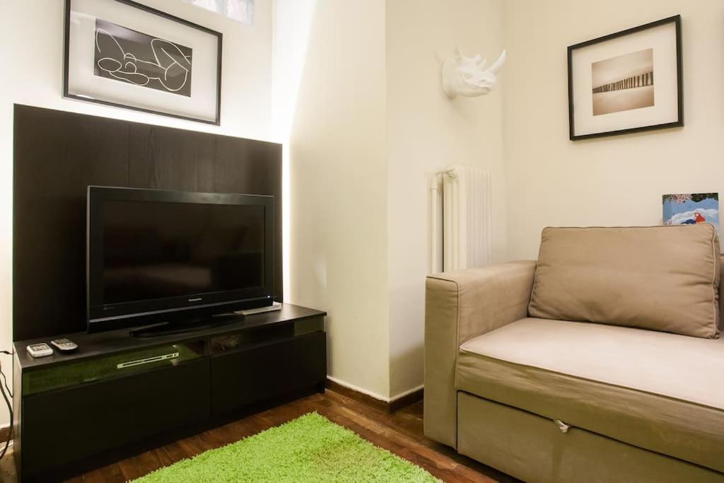 Apartament Traveler'S Dream In Historic Acropolis Downtown Ateny Zewnętrze zdjęcie