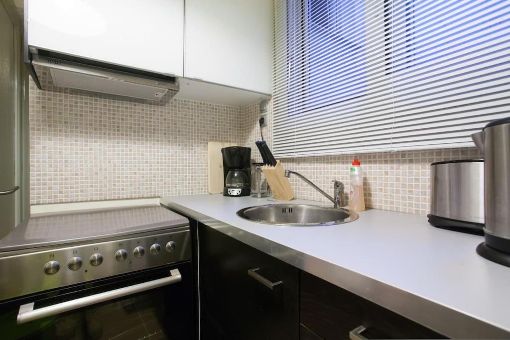 Apartament Traveler'S Dream In Historic Acropolis Downtown Ateny Zewnętrze zdjęcie